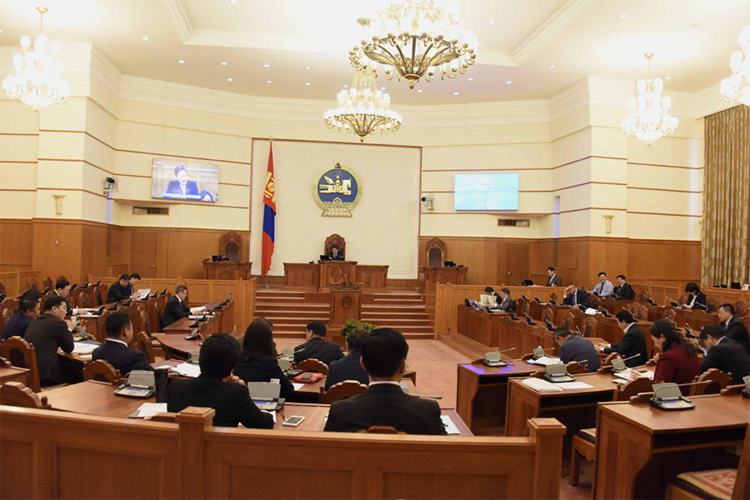 Протокол: Төрийн албан хаагчид, эмч, багш нар ижил цалин авдаг тогтолцооноос салах цаг болсон