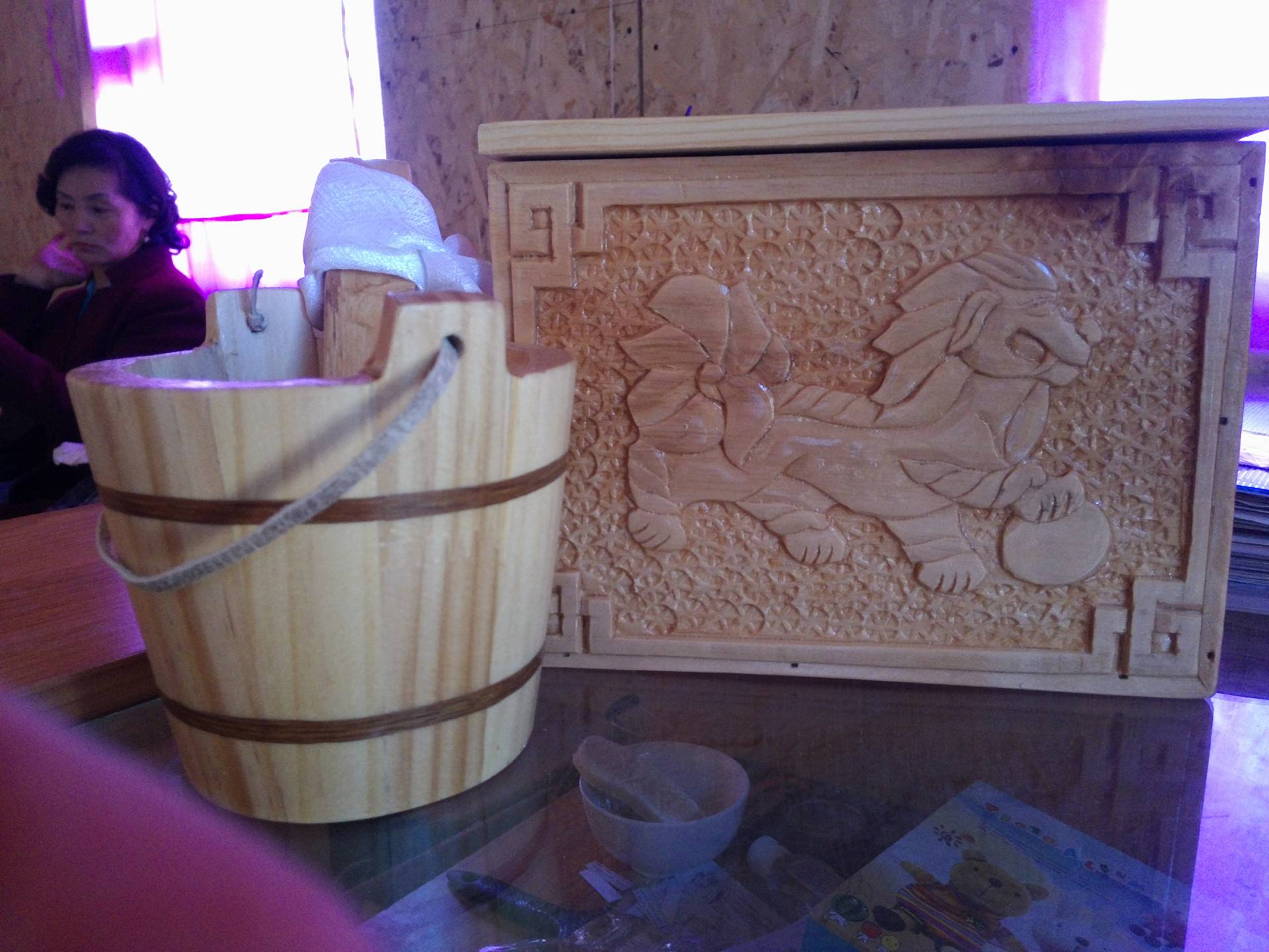 Сийлбэрээр гоёсон модон эдлэл “Цэнхэр хулан”-гийнх