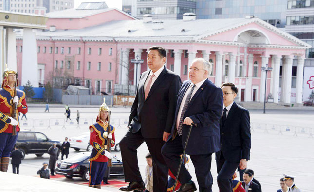 Ирландад дадлагажигч илгээх хүсэлт тавилаа