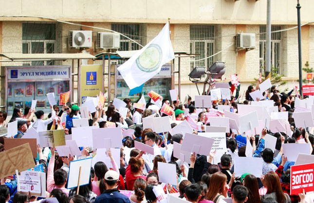 Өчигдөр эмч, сувилагч, өнөөдөр багш нар...