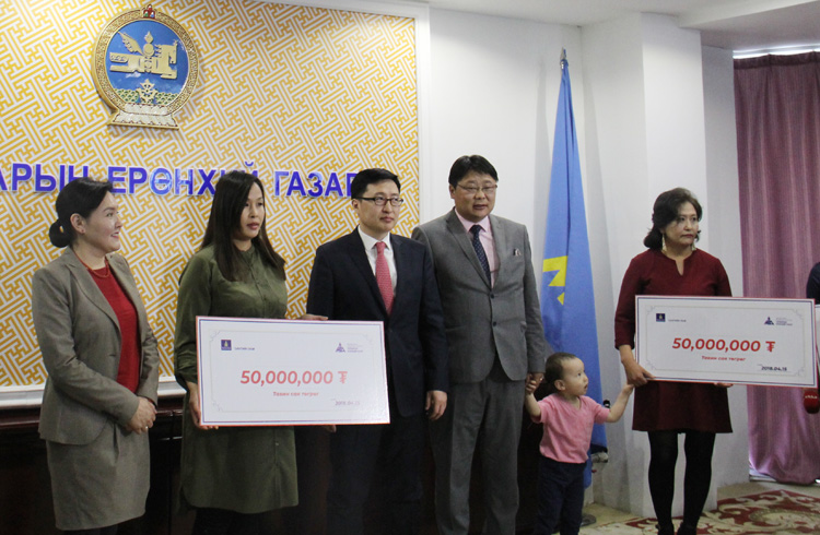 Зээ охиндоо тараг худалдаж аваад 50 сая төгрөг хожлоо