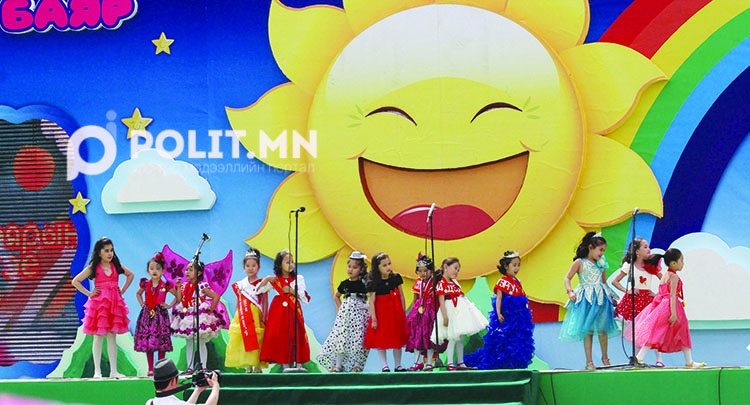 ХҮҮХДИЙН БАЯРААР  ХААНА, ЮУ ҮЗЭХ ВЭ?