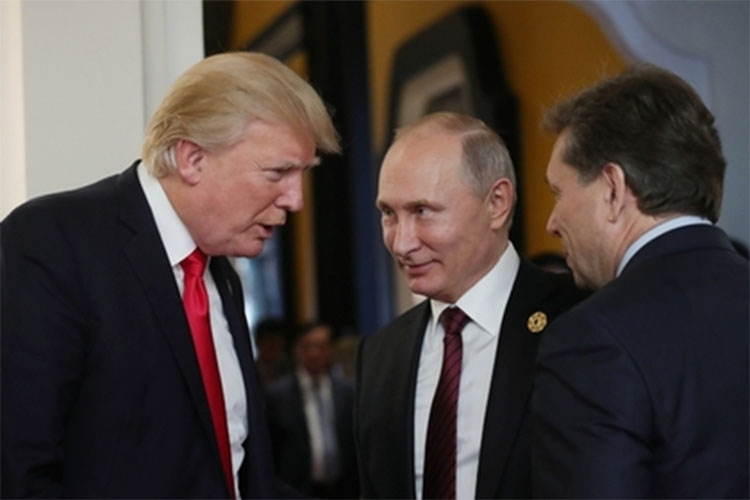 Трамп Путиныг шүтэж биширдэг гэж  Сноуден мэдэгдэв