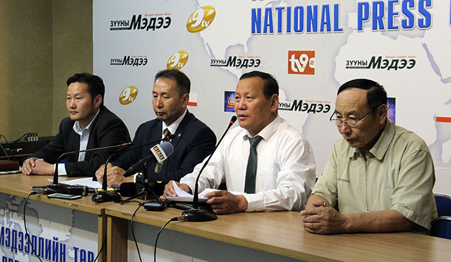 Ц.Оюунбаатар: Намын дүрмийг батлахаас татгалзсан улстөржсөн шийдвэрээ зогсоох ёстой