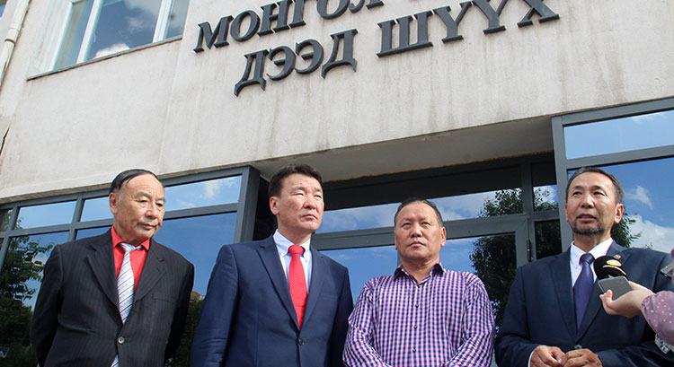 Шинэчлэн баталсан намын дүрэм, мөрийн хөтөлбөрөө дээд шүүхэд хүргүүлэв