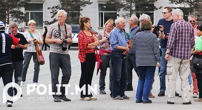 Жуулчдад халтай Монгол