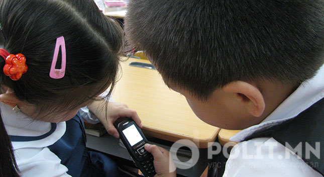 Сургуулийн орчинд гар утсыг хязгаарласан туршлагууд