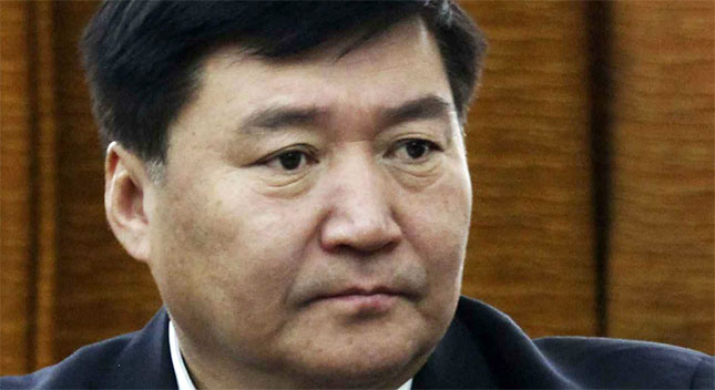 Шатаар нь алхаж гарсан С.Чинзориг шиг сайд л У.Хүрэлсүхэд хэрэг болно