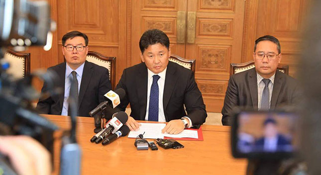 Г.Занданшатарын зөрүүтэй мэдээллүүд ба занганд орсон Засгийн газар