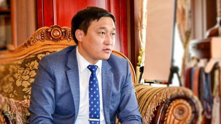 Долоон партизаны байгуулсан намыг ганцхан залуу “самарч” байна