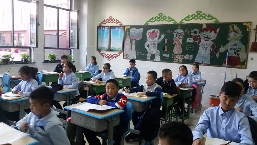 “Монгол хүүхэд монголоороо л өсөх учиртай”