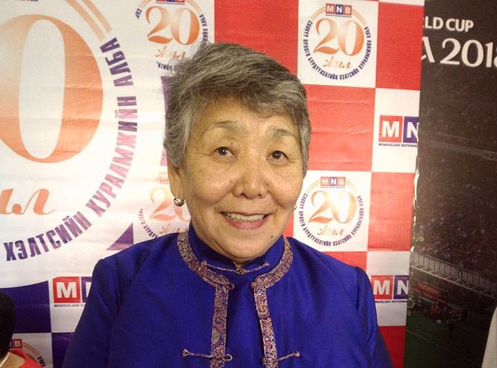 Телевизийн салбартай болохоос өмнө гадаадад мэргэжил эзэмшсэн анхны уран бүтээлчдийн нэг