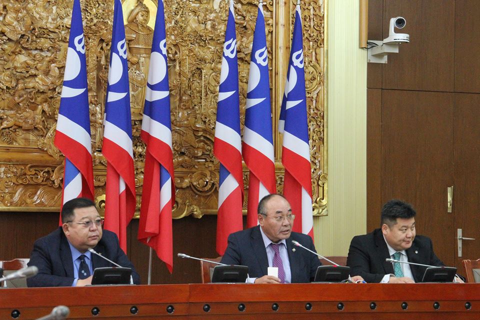 ЖДҮДС-гаас мөнгө зээлсэн гишүүдийн асуудлыг шийдвэрлэхгүй бол АН-ын  хуралдаанд орохгүй