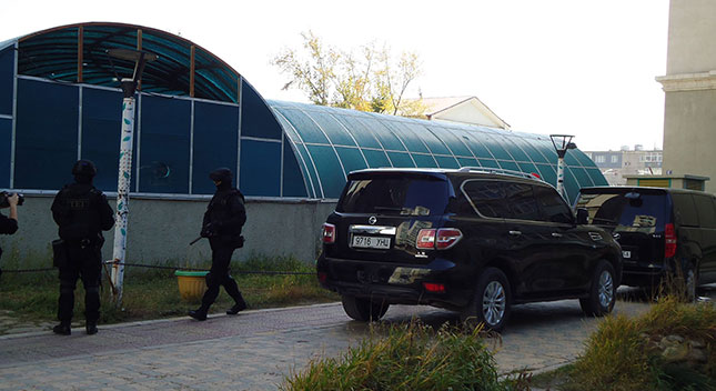 Гурван иргэнийг хорино