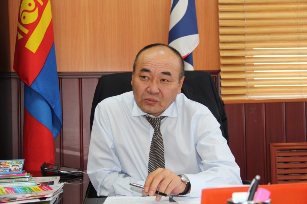 Д.Эрдэнэбат: Бузар улс төрдөө миний гэр бүлийг битгий оролцуул