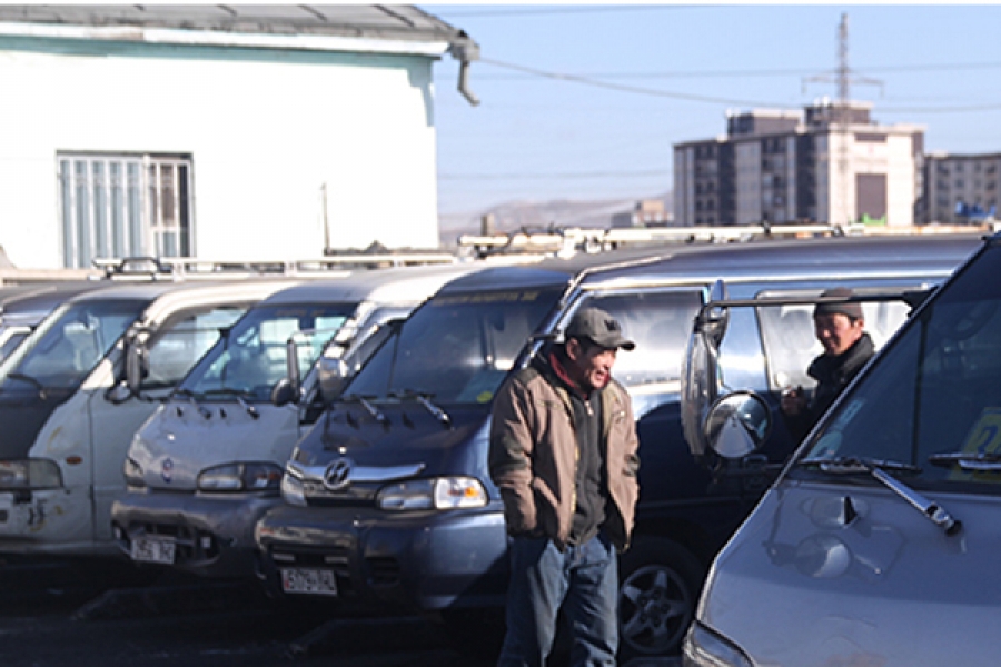 Цагааннуурын боомтоор “хуучин” микроавтобус нэвтрүүлэхгүй байхаар болжээ