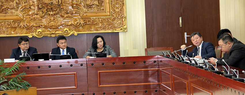 Ерөнхийлөгчийн хориг үлдэхэд Л.Болд, Ж.Батзандан нарын санал дутав