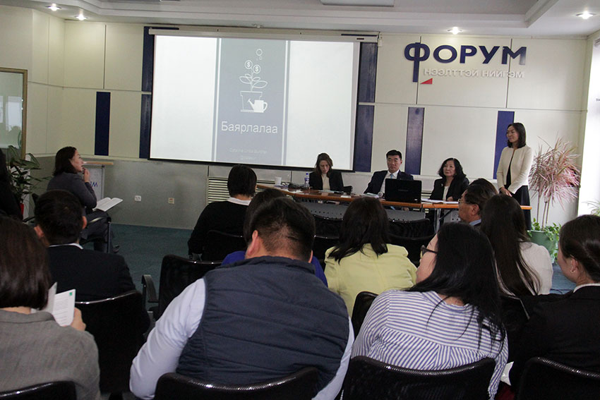 “Монголын улс төрд бизнес, хувийн ашиг сонирхлын нөлөө их байна”