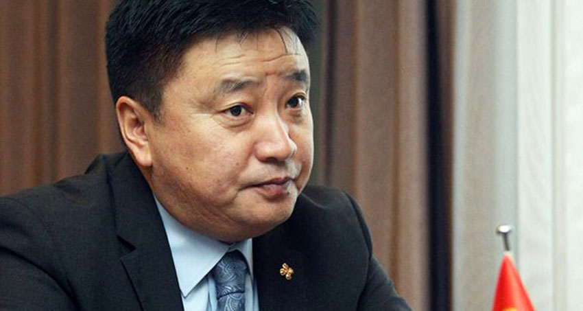 Сундуйн Батболд гэдэг улстөрч карьертаа цэг хатгалаа