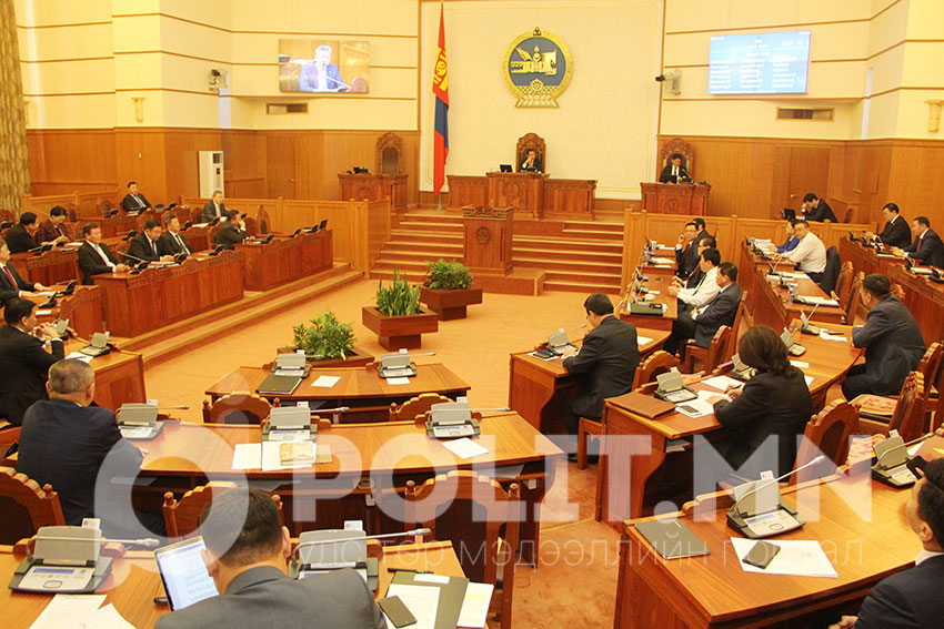 У.Хүрэлсүхийн Засгийн газар бүрэн эрхтэйгээ үлдлээ