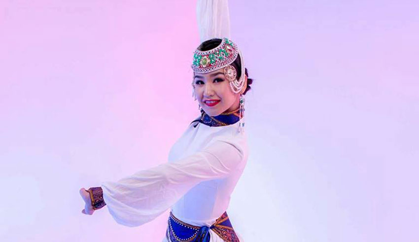 С.Цэцгээ: Бүтээлээрээ бүсгүй хүний гоо сайхныг магтан дуулахыг хүсдэг