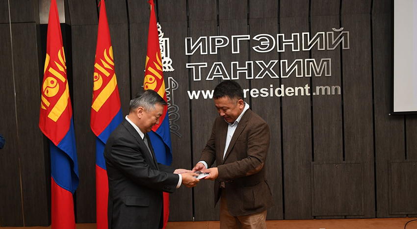 Ерөнхийлөгчийн жижиг дунд үйлдвэрлэл хариуцсан зөвлөхийг чөлөөллөө