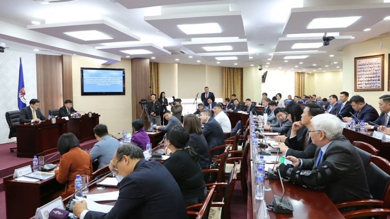 Хотын даргыг огцруулах асуудлыг  долоо хоногоор хойшлууллаа