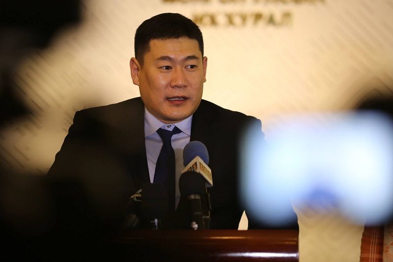 Л.Оюун-Эрдэнэ: Нэр гишүүний гэр бүлийг баривчлана гэж дарамталж байна