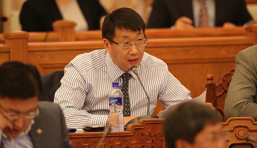 Л.Энх-Амгалан: Талбай дээр жагсах биш, танхимдаа цуглаж  асуудлаа шийдье