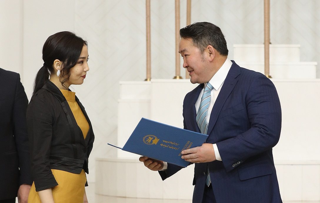 Э.Уужимсэтгэл “Шилдэг залуу ажилчин” шагналын эзэн боллоо