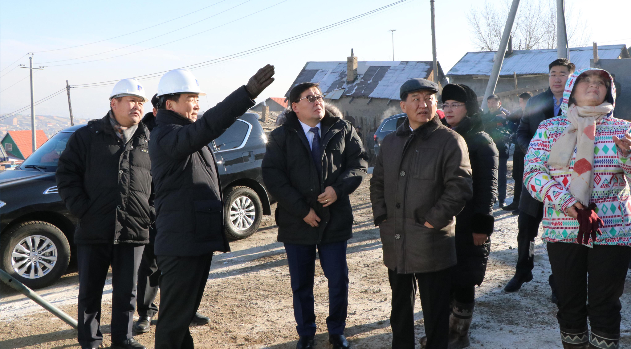 990 айлыг 0.4кВт-ын эрчим хүчний эх үүсвэрт холболоо