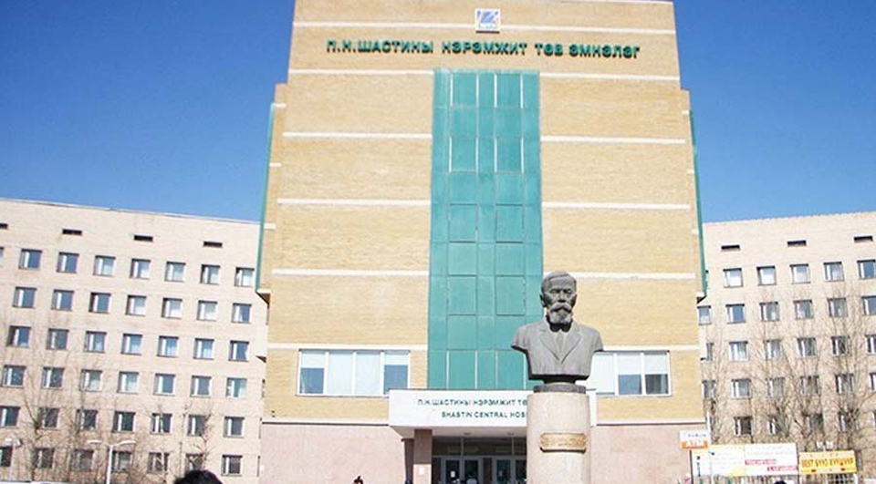 Гуравдугаар эмнэлгээс гурван доктор төрлөө