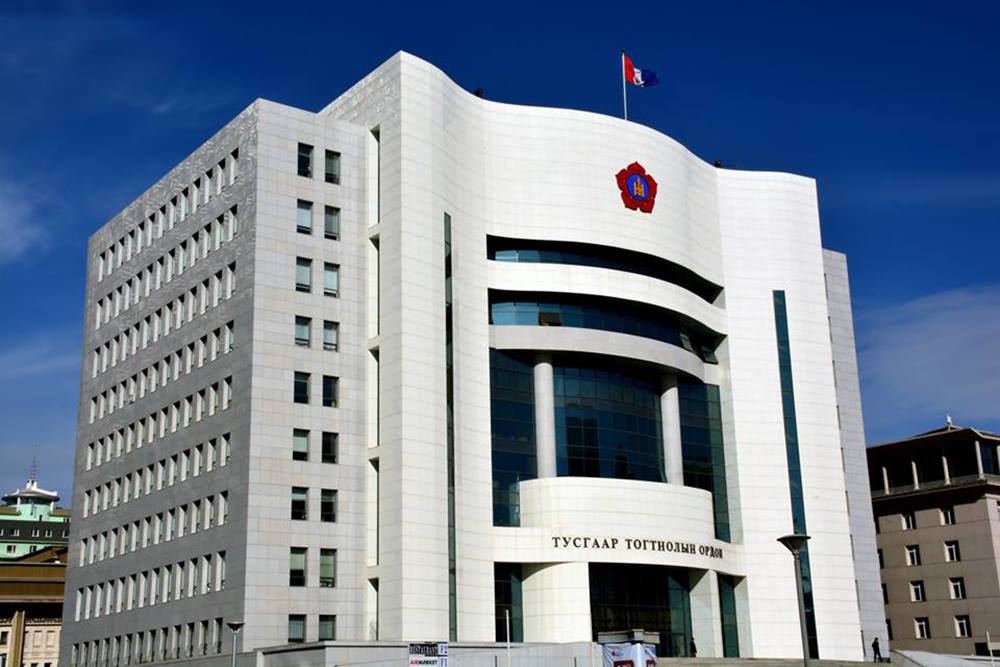 Үймээний хөлд “үрэгдэгсэд”