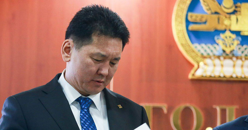 У.Хүрэлсүхийн сэлмийг хуйнд нь гацаасан ЖДҮ-гийн хэрэг