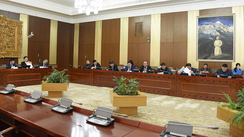 Ерөнхийлөгчийн санаачилсан хуулийн төслийг дэмжиж, дөрвөн гишүүний асуудлыг хойшлуулав