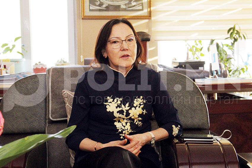 Пионерийн бүлгийн даргаас их сургуулийн захирал болсон Ц.Байгалмаа