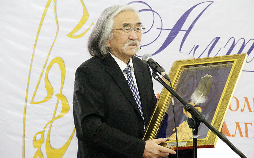 Н.Сүхдорж: Соёл, уламжлалаа хадгалж яваарай гэсэн санааг  зохиолдоо  шингээдэг