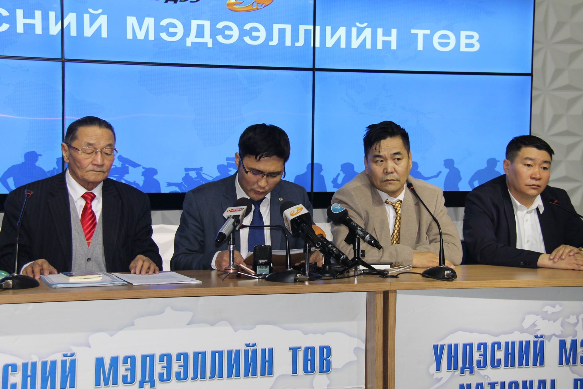 ҮМТ: “Эв нэгдлийг илэрхийлж чадахгүй байгаа Ерөнхийлөгчийг огцруулъя” гэв