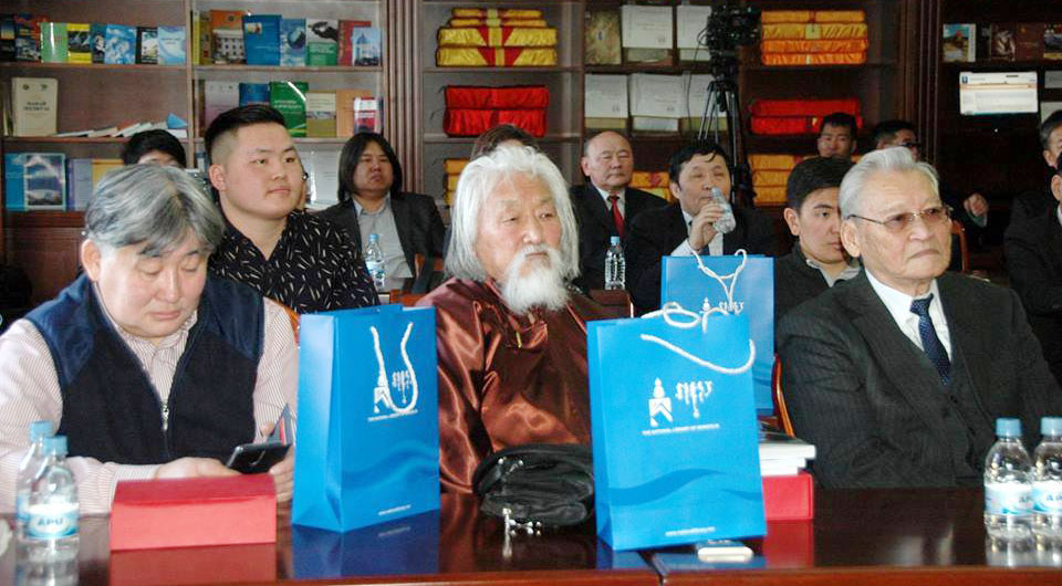 Д.Урианхайн 10 боть нохой жилийн тэргүүн ном боллоо