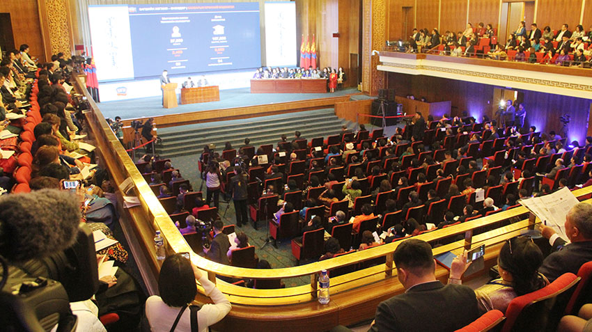 23 жилийн дараа чуулсан багш нар