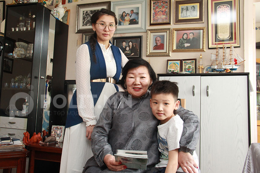 Ж.Навч: Би шилдэг сэтгүүлчдийн дунд өсч бойжсон