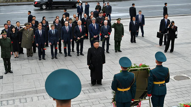Ким Жөн Ун дайчдын дурсгалыг хүндэтгэн цэцэг өргөв