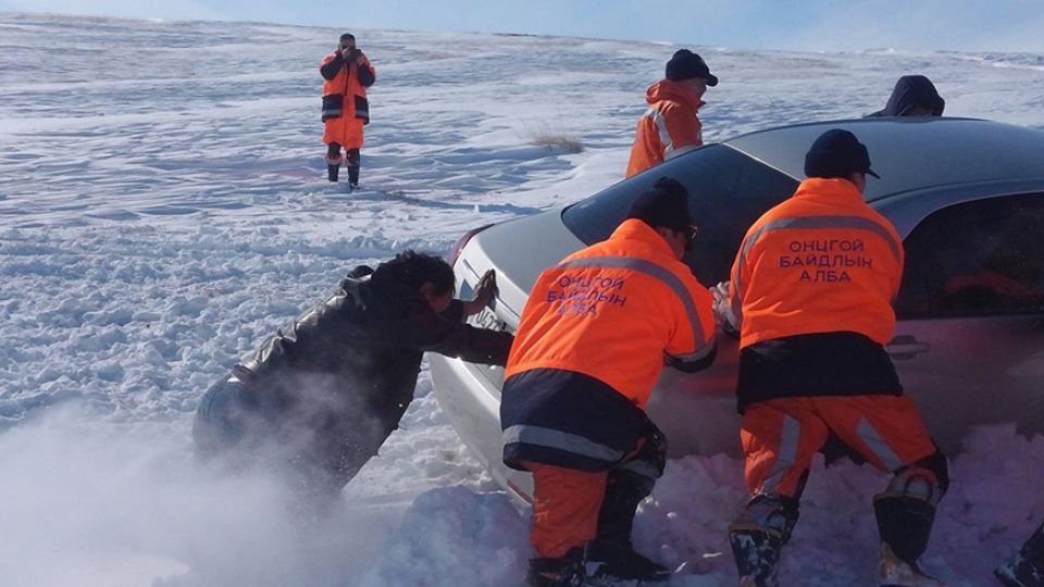 Цасан шуурганд 41 иргэн төөрч, нэг хүн осгожээ