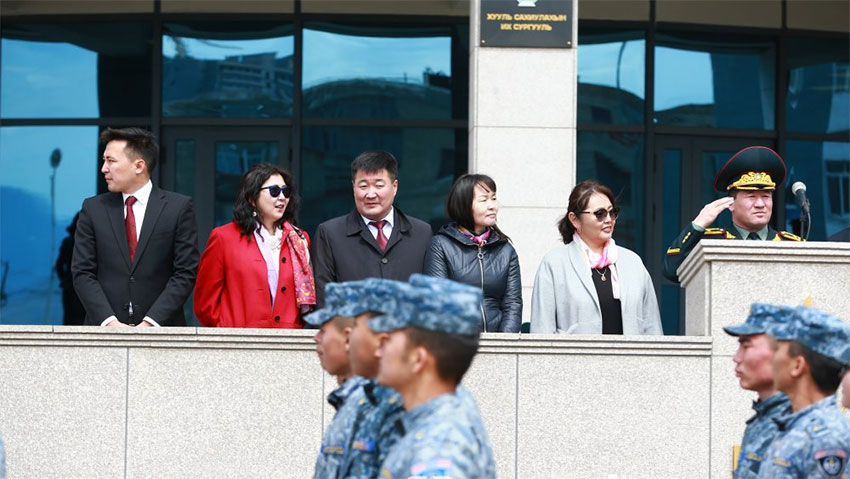 Оюутнууд татвар, нийтийн тээвэртэй холбоотой хүсэлт хүргүүлэв