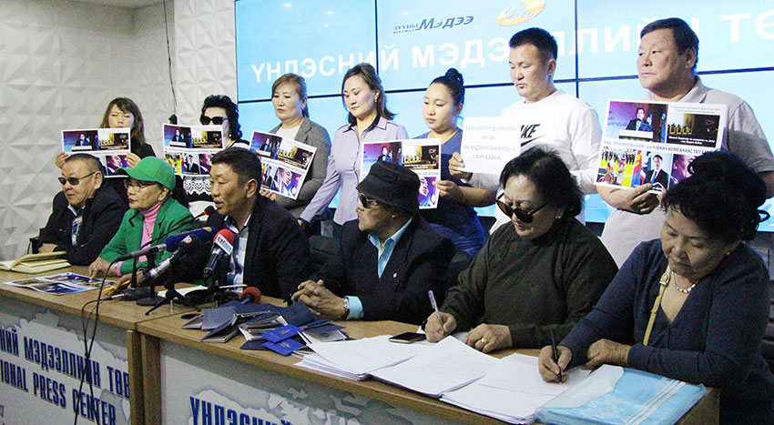 АН-ын 300 гаруй гишүүн намаасаа татгалзав