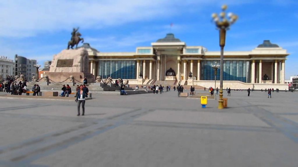 Лавлах: Жолооч нар төв талбайгаас 15 төрлийн үйлчилгээ авч болно