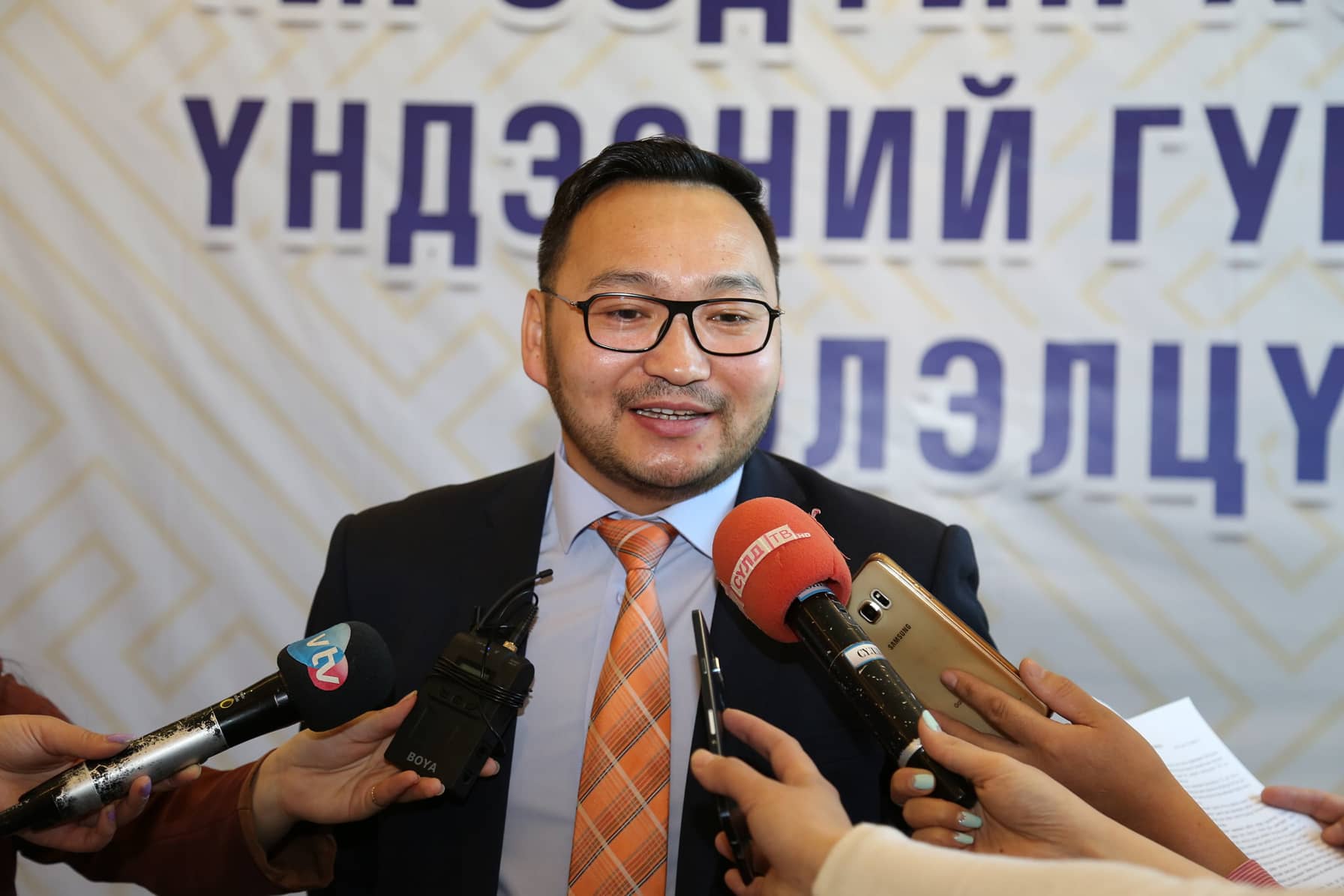 Аппликейшн ашиглаж чадахгүй бол ажил олдохгүй болно