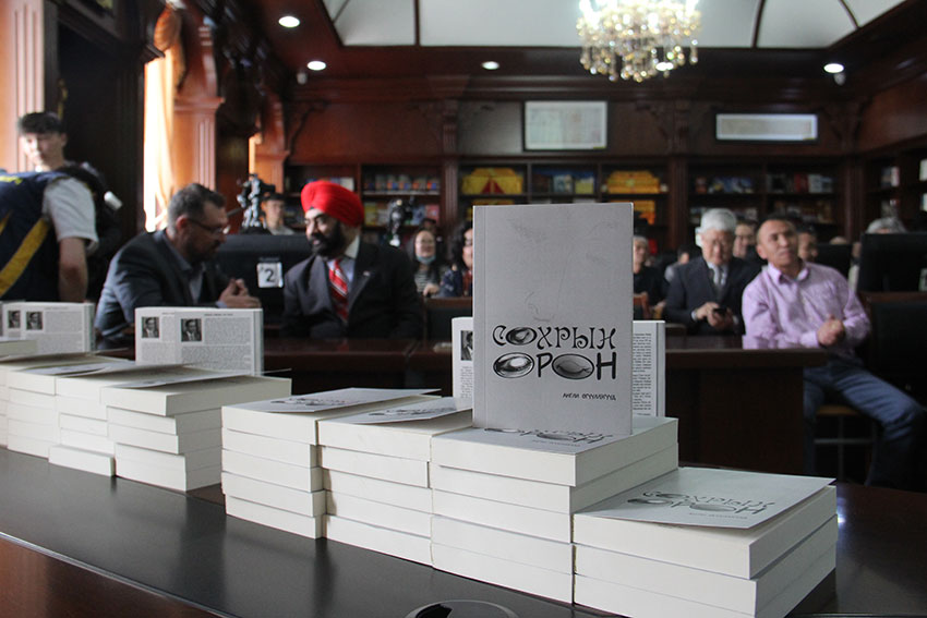 Английн өгүүллэгүүд ном дахин төрлөө