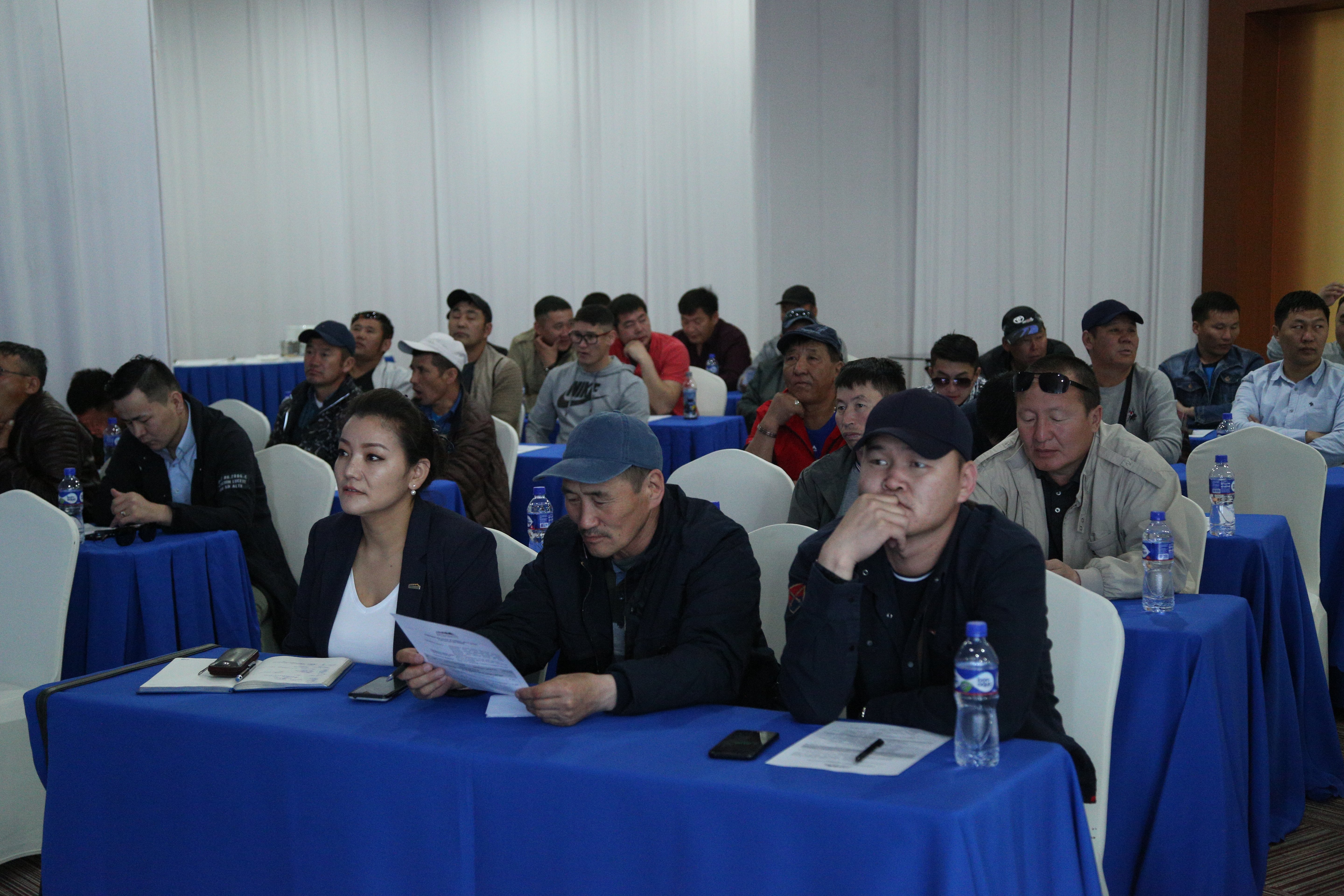 “Эрдэнэс-Тавантолгой” ХК-ийн ажилчид хөдөлмөрийн аюулгүй байдал, эрүүл ахуйн сургалтад хамрагдаж байна