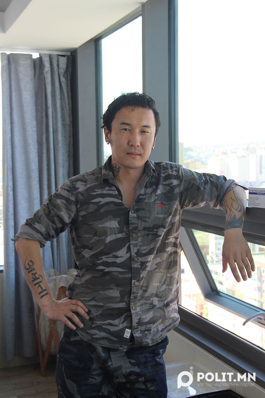 Тэнэг шивээсчин: Үйлчлүүлэгчдийнхээ тоогоор би  монголдоо нэгд орно